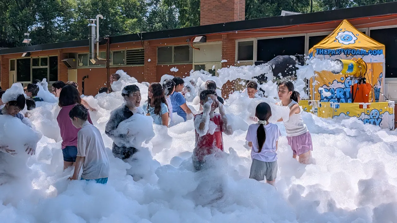 Party Foam cannon party in action
